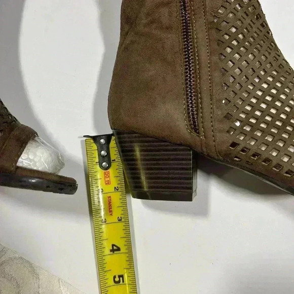 NIB!Natural Breeze-Faux Suede Perforated Chunky Heel Tassel Boots Size 9 - Picture 8 of 12